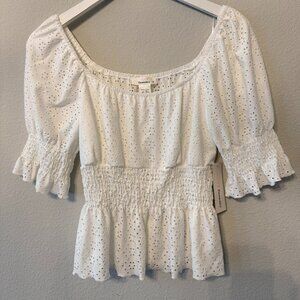 NWT Urban Romantics White boho peplum blouse top puff sleeves, size medium